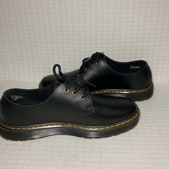 ⚓️Dr. Martens Vegan Leather Round Toe Shoes - Picture 4 of 7
